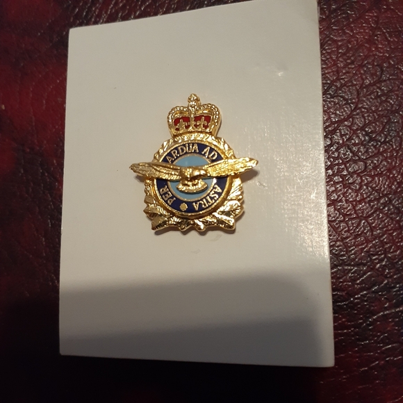 Authentic RARE RCAF Pin Breadner PER ARDUA AD ASTRA Air Force Sealed - Picture 9 of 16
